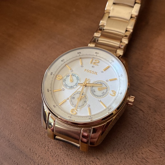 Gold Fossil Watch - Picture 9 of 9